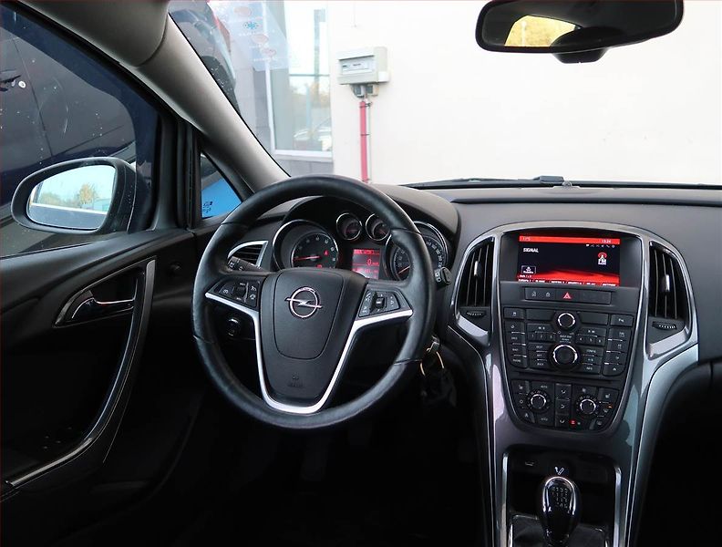 Opel Astra (2014) 1.4 T, Navi, Xenony, Tempomat - fotka 7 z 20