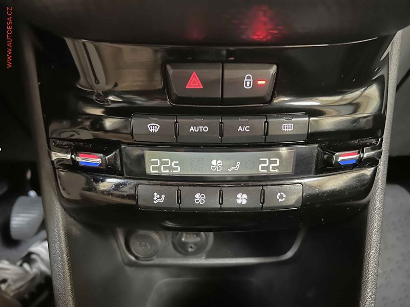 Peugeot 2008 (2018) 1.2PT, 1.maj,ČR, AC, tempo - fotka 14 z 15