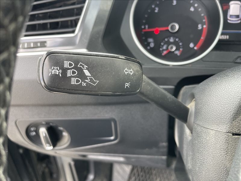 Volkswagen Tiguan 2,0 TDi 110kw DSG 4-matic bez - fotka 27 z 36