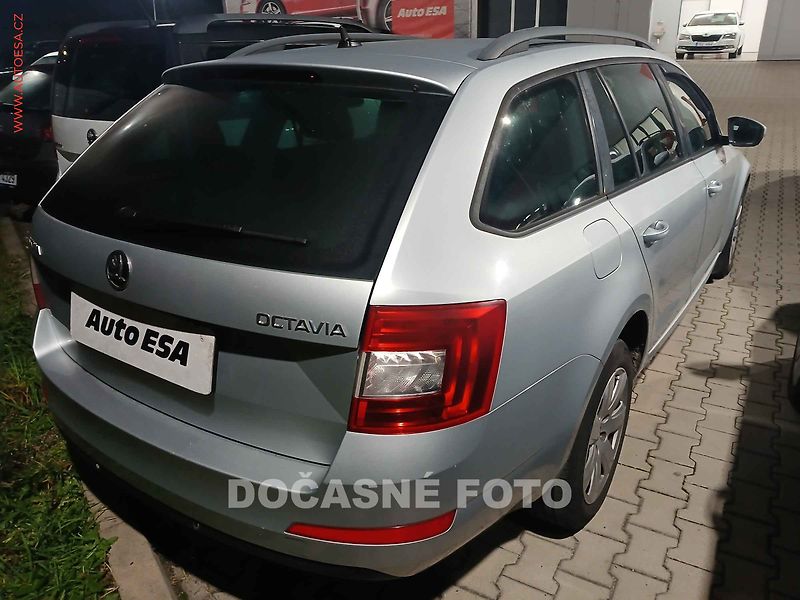 Škoda Octavia (2014) 2.0 TDi, AC, park.čidla - fotka 2 z 3
