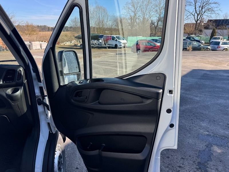 Iveco Daily (2022) 35S160 2.3 115 Kw - fotka 11 z 20