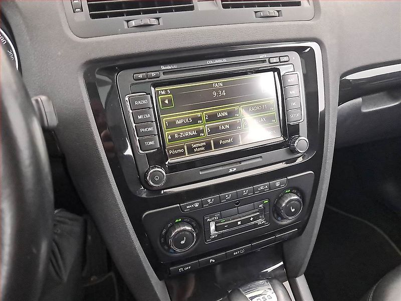 Škoda Octavia (2012) Laurin&Klement 2.0 TDI - fotka 12 z 23