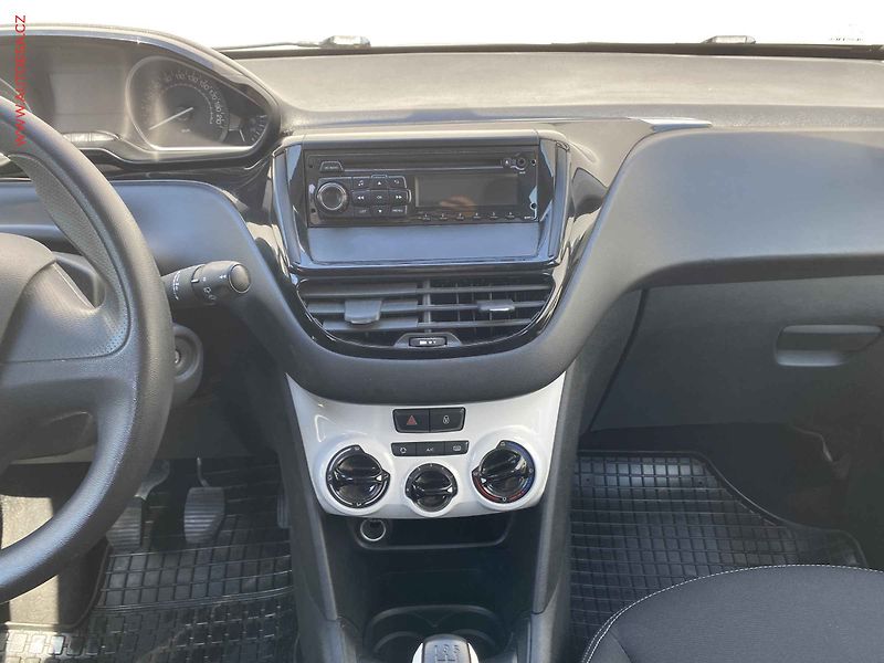 Peugeot 208 (2018) 1.2 PT, AC, tempo - fotka 12 z 15