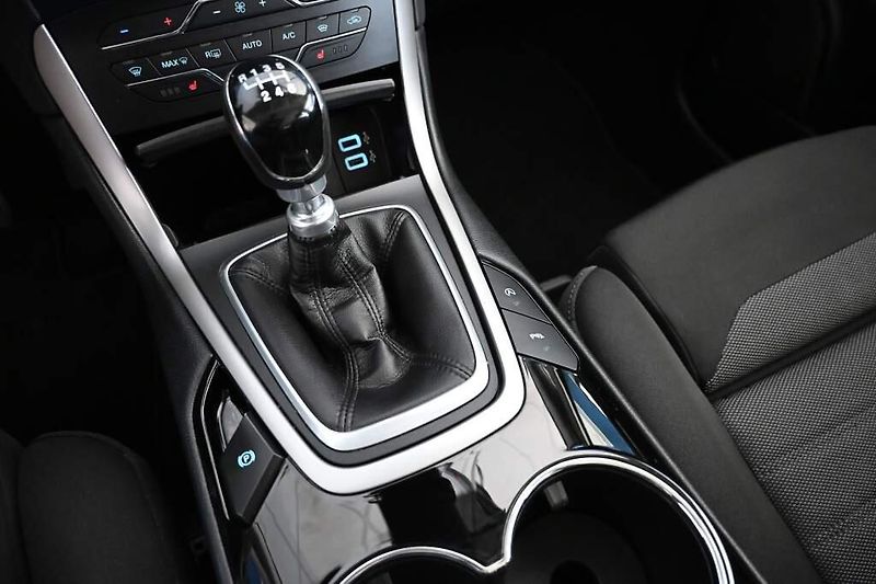 Ford S-MAX (2022) 2.0 LED ACC Tažné Webasto ECOB - fotka 19 z 34