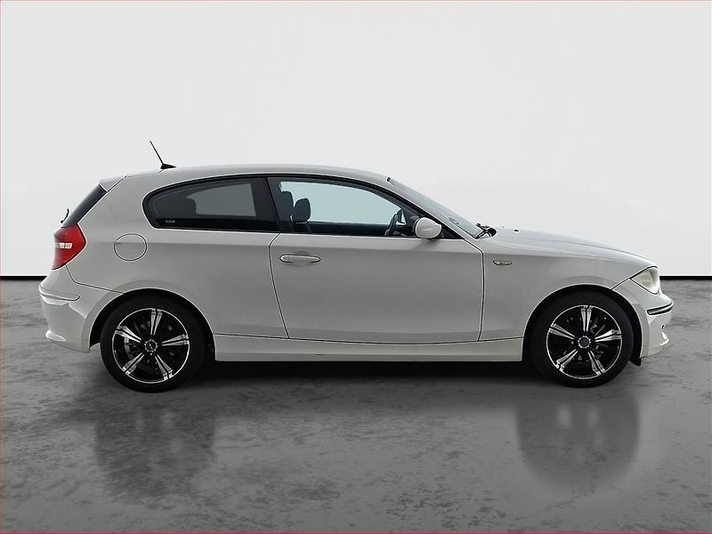 BMW Řada 1 (2009) Selection 116i, Park. senzory - fotka 6 z 14