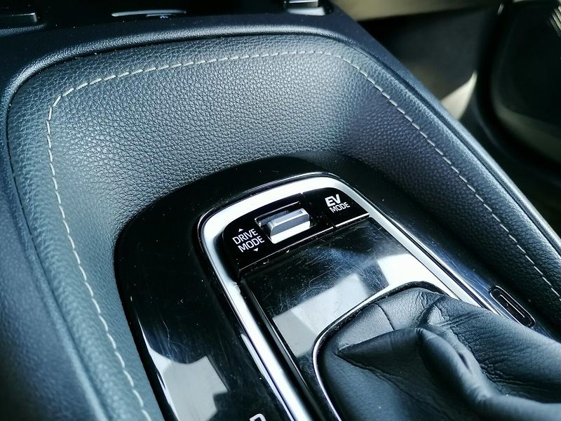 Toyota Corolla (2021) 2.0 Hybrid Style 112kW - fotka 19 z 30