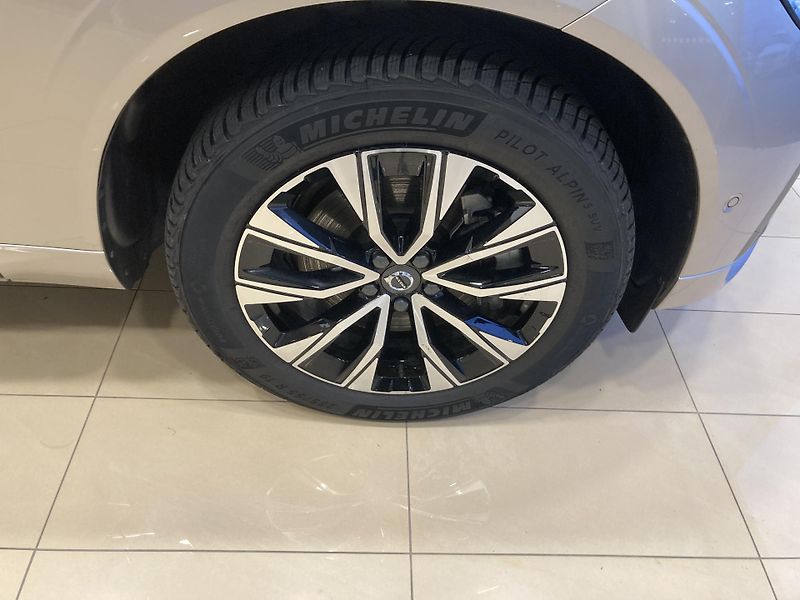 Volvo XC60 T6 eAWD ULTRA DARK - fotka 5 z 26