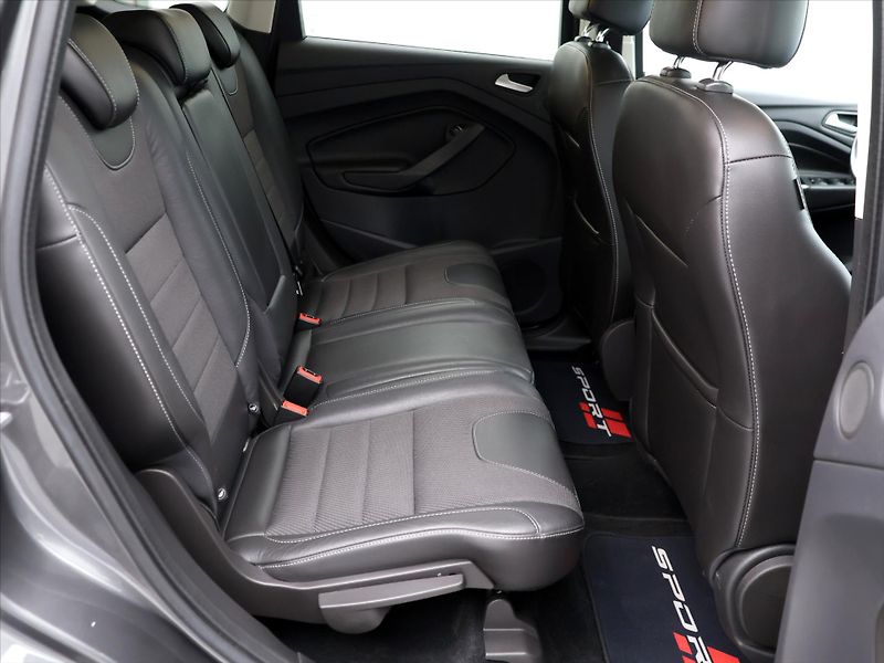 Ford Kuga 2,0 TDCi 132kW 4x4 Titanium - fotka 13 z 35
