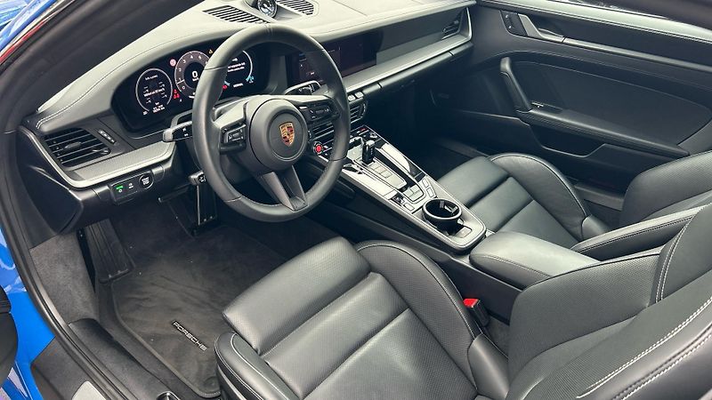 Porsche 911 Carrera - fotka 15 z 29