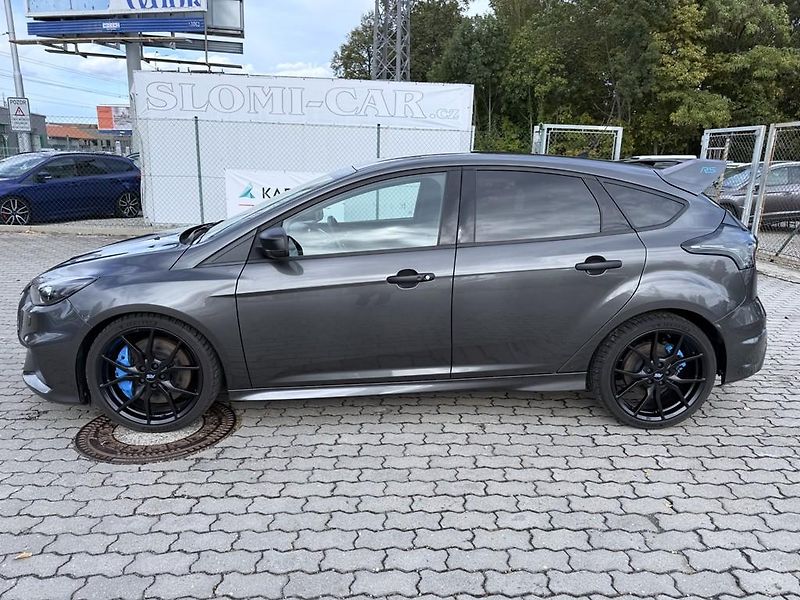 Ford Focus RS 2.3i 257 kW 4x4 odp. DPH - fotka 3 z 23