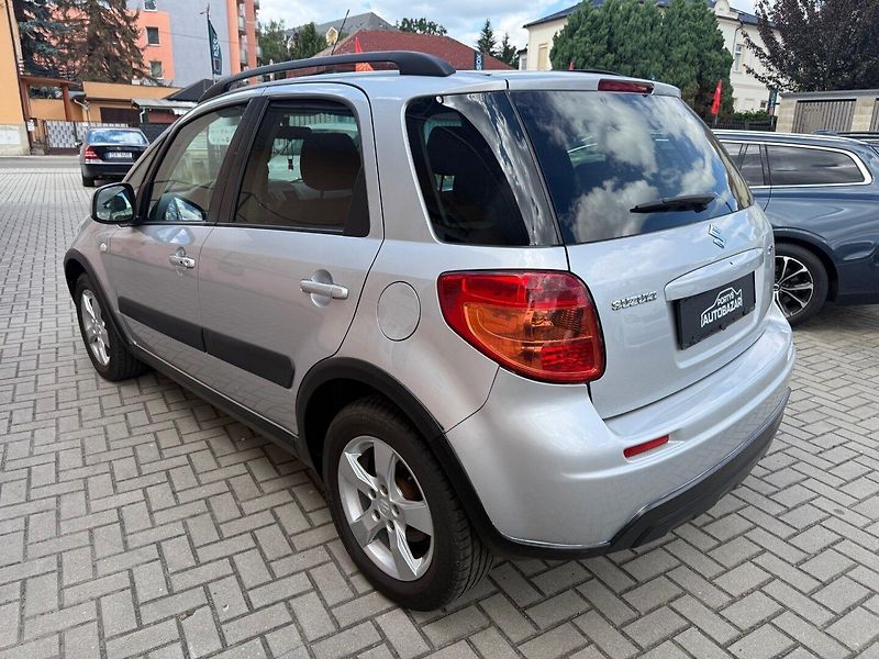 Suzuki SX4 (2010) 1.6 VVTi - Málo najeto ! - fotka 2 z 11