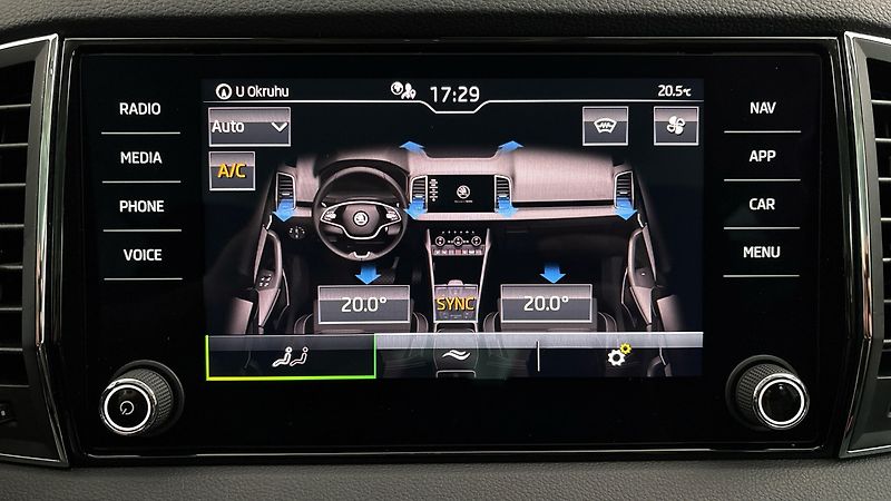 Škoda Karoq 2.0 TDI DSG 4x4 Style - fotka 26 z 27