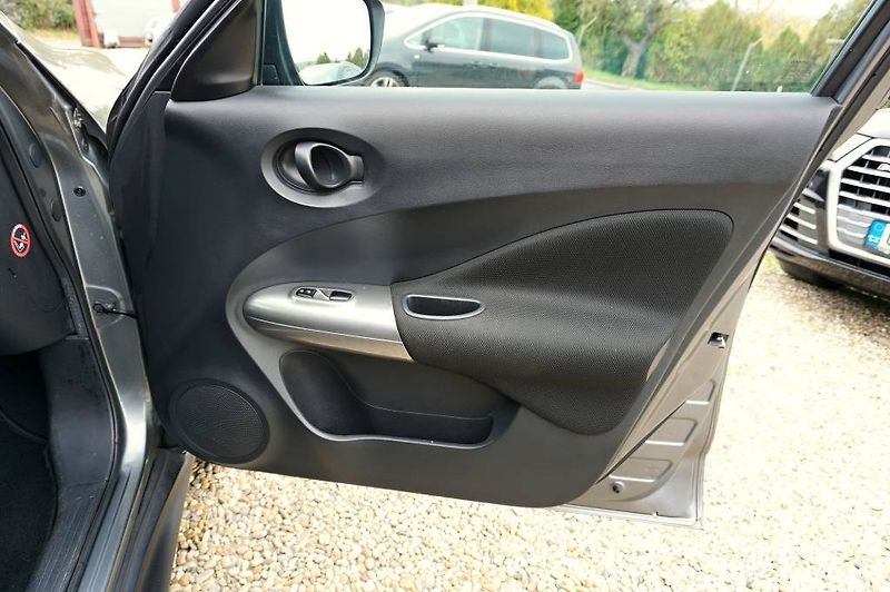 Nissan Juke (2015) 1,6i 69 kW - fotka 18 z 40