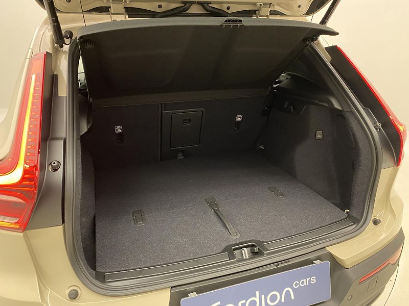 Volvo XC40 (2026) B3 AUT DARK PLUS - fotka 5 z 60