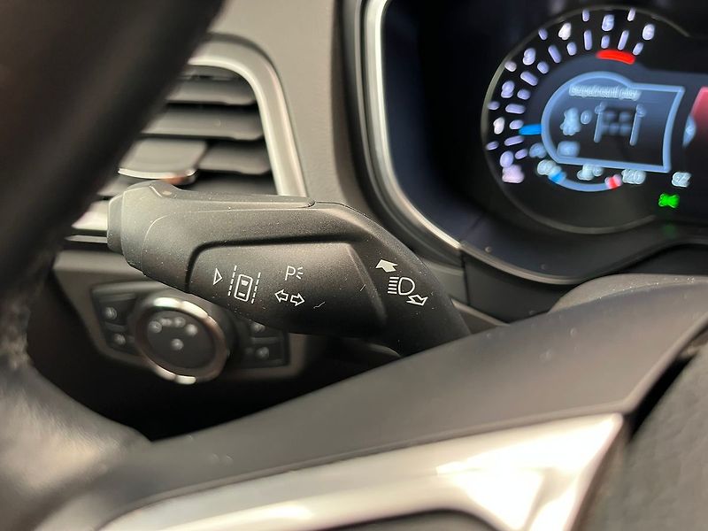 Ford Mondeo 2,0 Titanium LED Dynamic - fotka 29 z 52