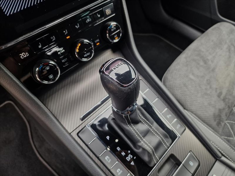 Škoda Superb 2.0TDI 140kW DSG SportLine ,ČR - fotka 36 z 50