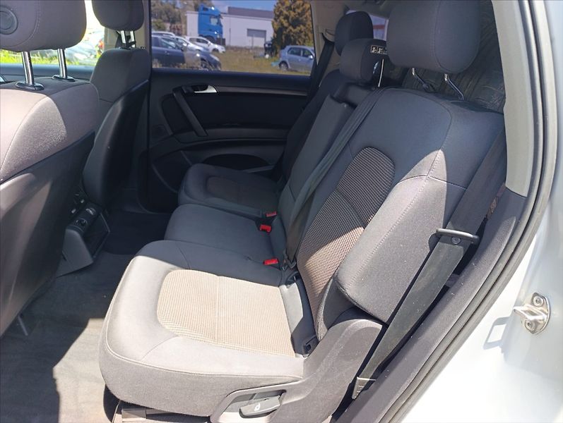 Audi Q7 3,0 TDi Quattro Autom.7Míst ČR - fotka 23 z 40