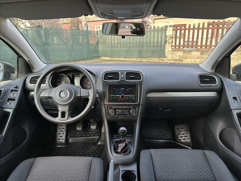 Volkswagen Golf 1,6 MPI bez koroze - fotka 14 z 21