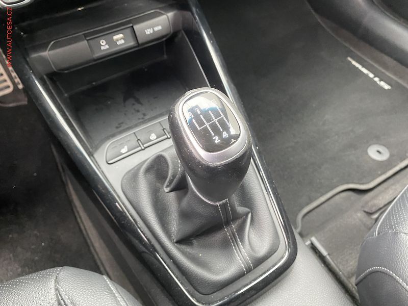 Kia Stonic (2018) 1.0 T-GDi, Platinum, kůže - fotka 15 z 18