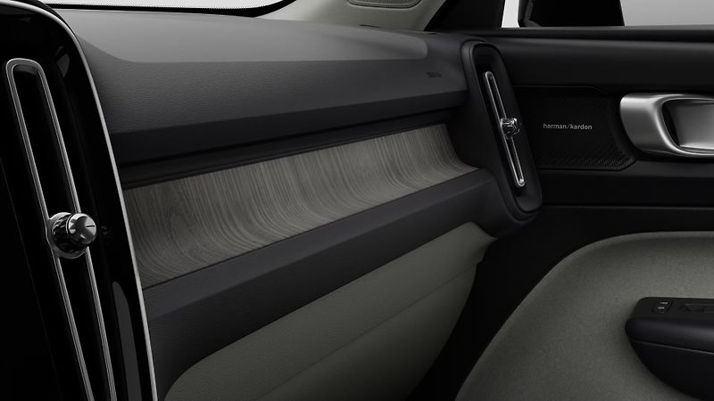 Volvo XC40 (2026) B3 AUT DARK PLUS - fotka 10 z 11