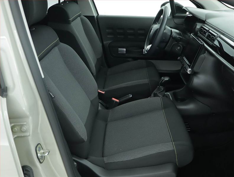 Citroën C3 (2024) 1.2 PureTech, Tempomat - fotka 9 z 15