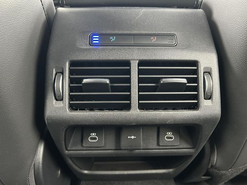 Land Rover Discovery Sport D200 R-Dynamic SE - fotka 22 z 23