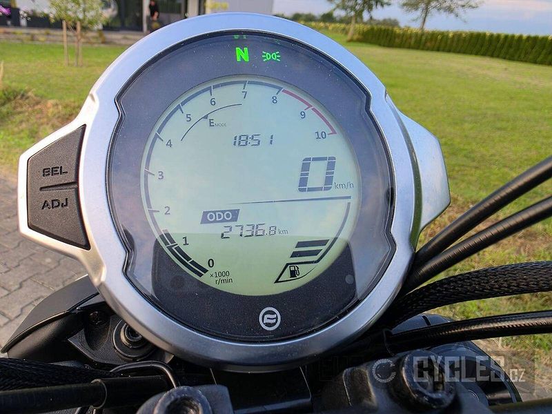 CFMOTO 300 CL-X (2024) - fotka 16 z 16