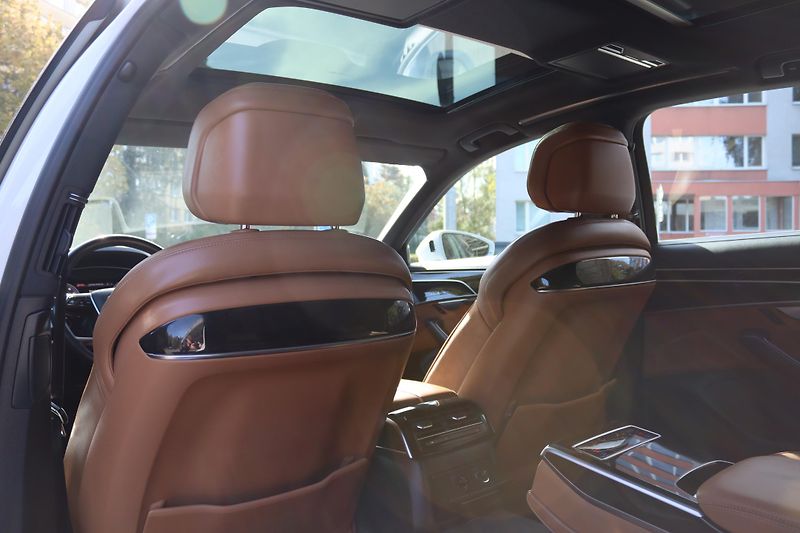 Audi A8 - fotka 46 z 68