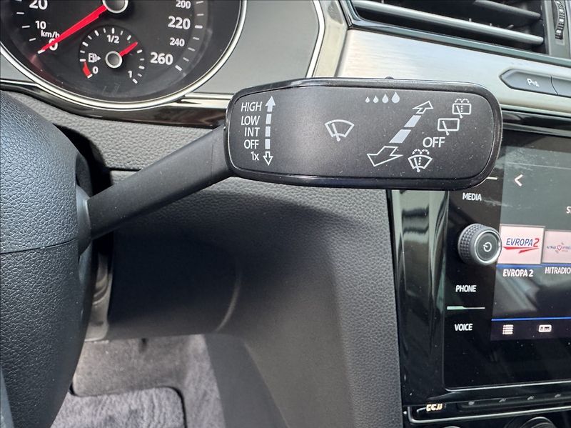 Volkswagen Passat 2,0 TDI HIGHLINE DPH 1.maj ČR - fotka 29 z 50