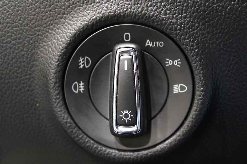 Škoda Superb 2,0 TDI DSG 140KW Sportline - fotka 18 z 37