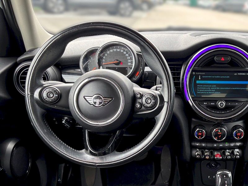 Mini Cooper (2018) S 141 kW 5 dveří - fotka 17 z 26