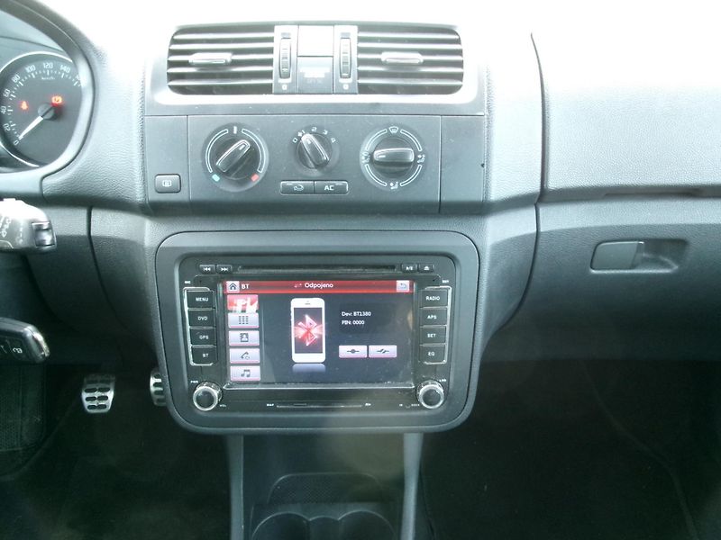 Škoda Fabia (2012) 1,2 TSI KLIMA ALU HF BT - fotka 23 z 25