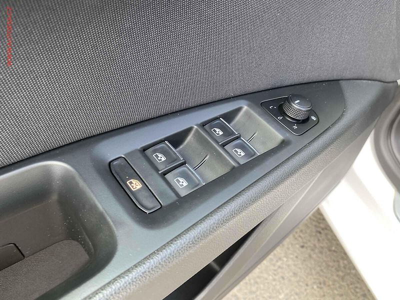 Seat Leon (2019) 1.5 TSi, 1.maj,ČR, LED, AC - fotka 13 z 18