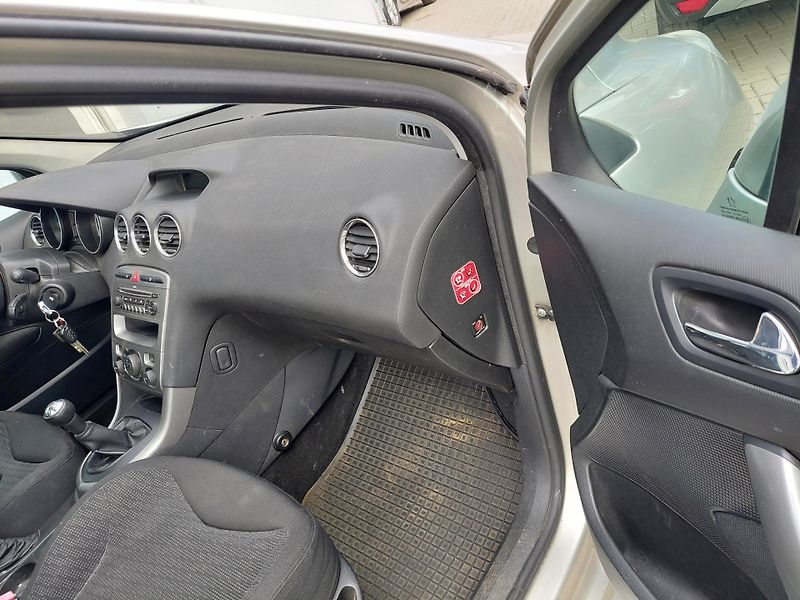 Peugeot 308 (2009) SW 1.6-88kW - fotka 20 z 32