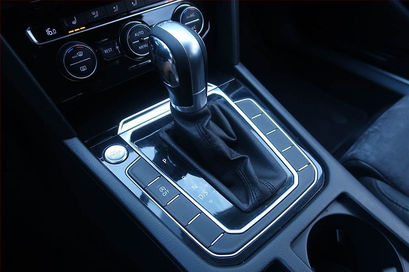 Volkswagen Passat (2015) 2.0 TDI, Automat, Kůže, Navi - fotka 13 z 26