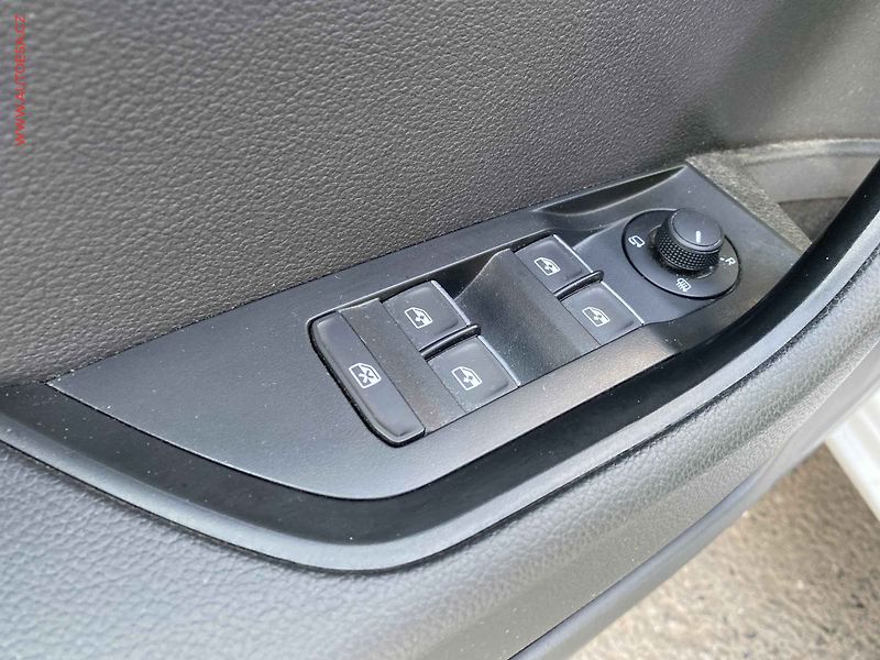 Škoda Superb (2016) 2.0 TDi, Style, kůže, +ALU - fotka 13 z 20