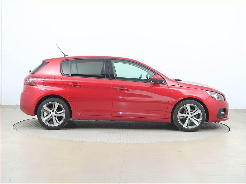 Peugeot 308 (2018) 1.2 PureTech, ČR,1.maj - fotka 6 z 16
