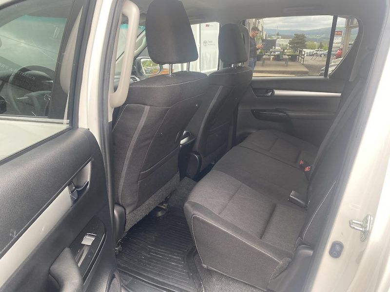 Toyota Hilux 2.4D, ČR, Active, tažné, 4x4 - fotka 12 z 32
