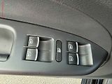 Volkswagen Touran (2010) 2.0 TDi, Highline, DSG, bixen - náhled 11