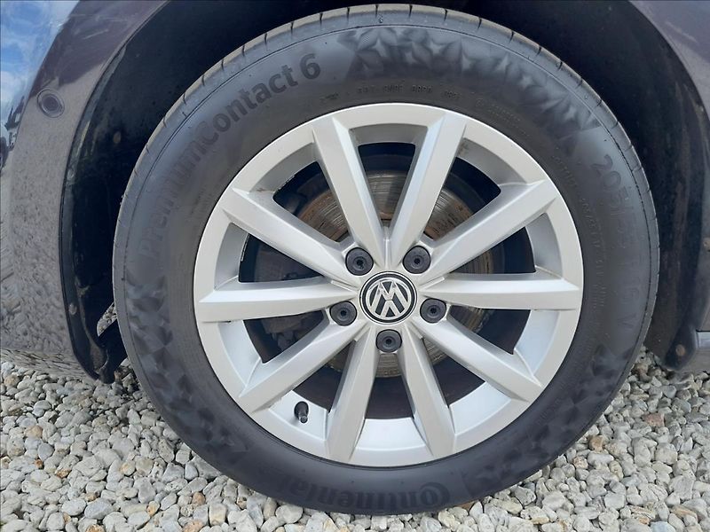Volkswagen Golf VII 1,2 TSI 81kW LOUNGE - fotka 48 z 60
