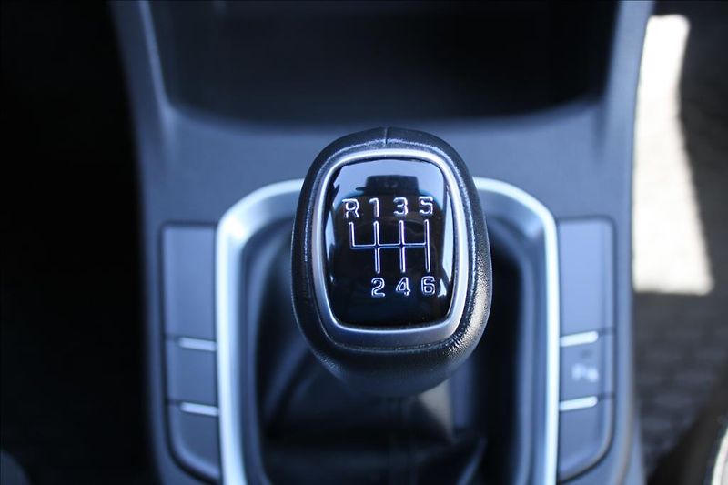 Hyundai i30 1,0 T-GDI  COMFORT, DPH, ČR - fotka 19 z 35