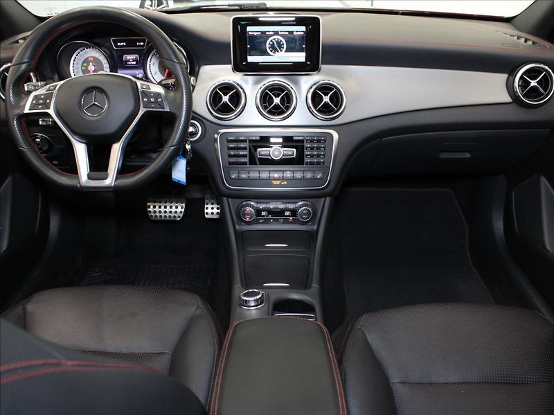 Mercedes-Benz GLA 2,0 250 4M AMG paket Kam.ČR - fotka 8 z 23
