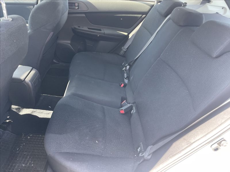 Subaru Impreza 1,6 i 84kw AWD Euro5 serviska - fotka 9 z 36