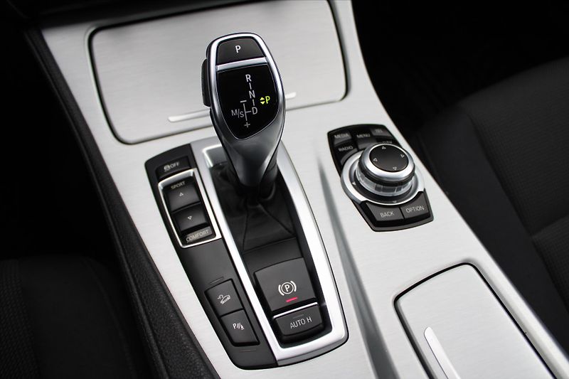 BMW Řada 5 530d xDrive NAVI SERVIS.KN. ČR - fotka 22 z 26