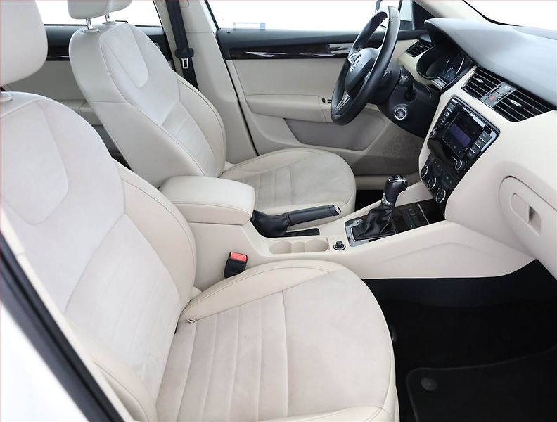 Škoda Octavia (2013) 1.6 TDI, Automat, Serv.kniha - fotka 7 z 21