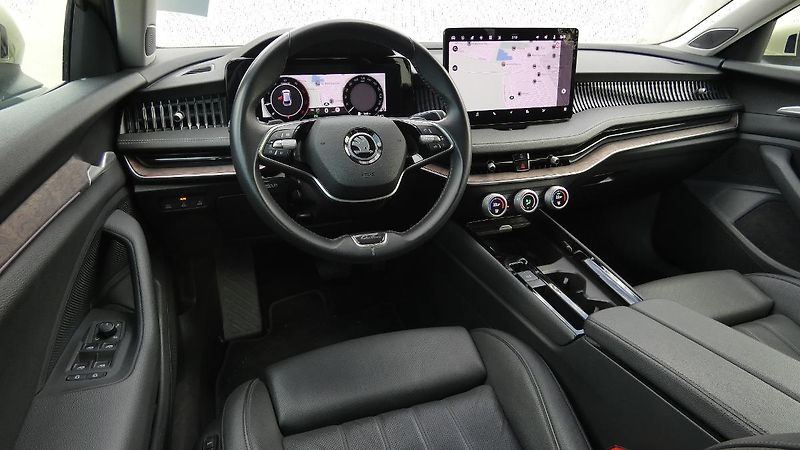 Škoda Superb 2.0 TDI 110kW L&K Combi DSG - fotka 5 z 30