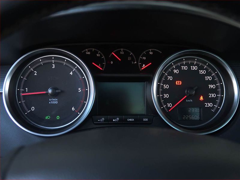 Peugeot 508 (2015) 2.0 BlueHDi, Navi, Tempomat - fotka 11 z 21