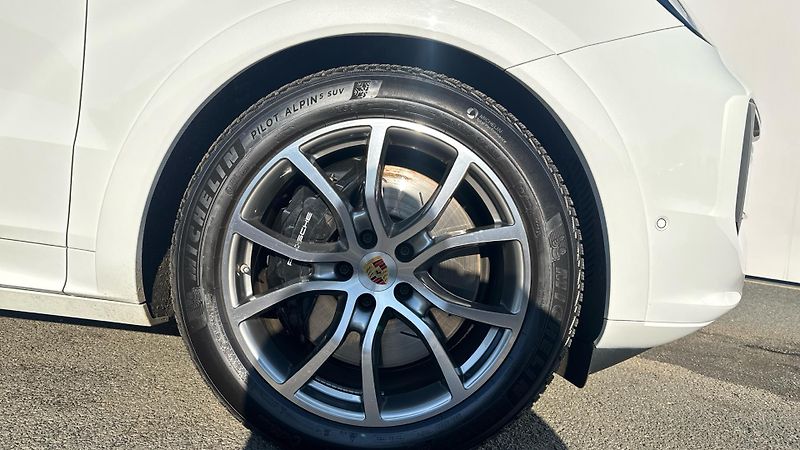 Porsche Cayenne Turbo E-Hybrid - fotka 10 z 29