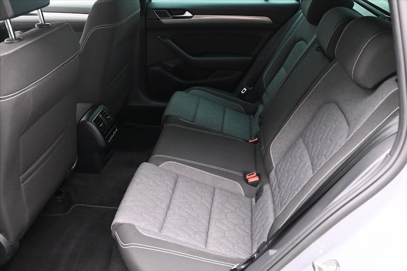 Volkswagen Passat 2,0 TDI 110 kW DSG Business Zá - fotka 14 z 31