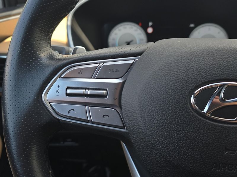 Hyundai Santa Fe (2022) LUXURY 2.2 CRDi DCT 4x4, 7 mís - fotka 23 z 30